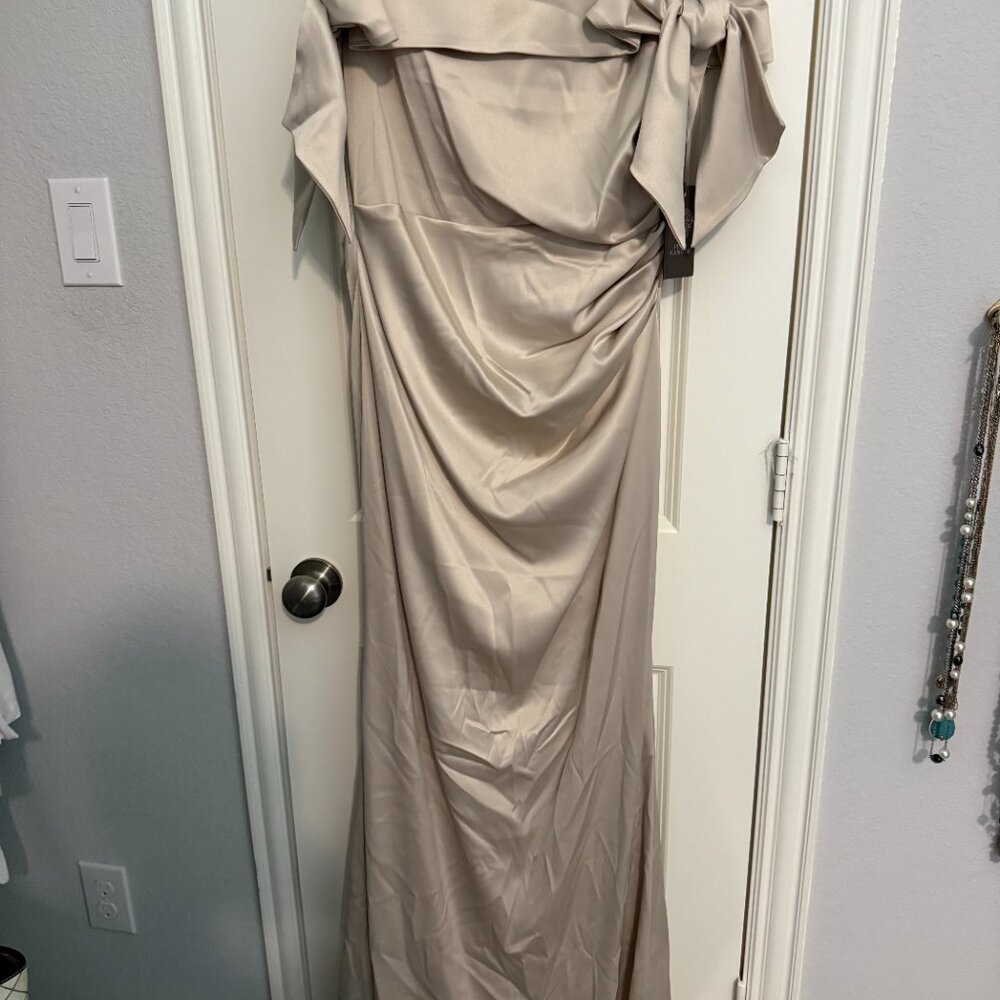 NWT VINCENT CAMUTO  OFF THE SHOULDER RUCHED TRUMPET GOWN MAXI DRESS